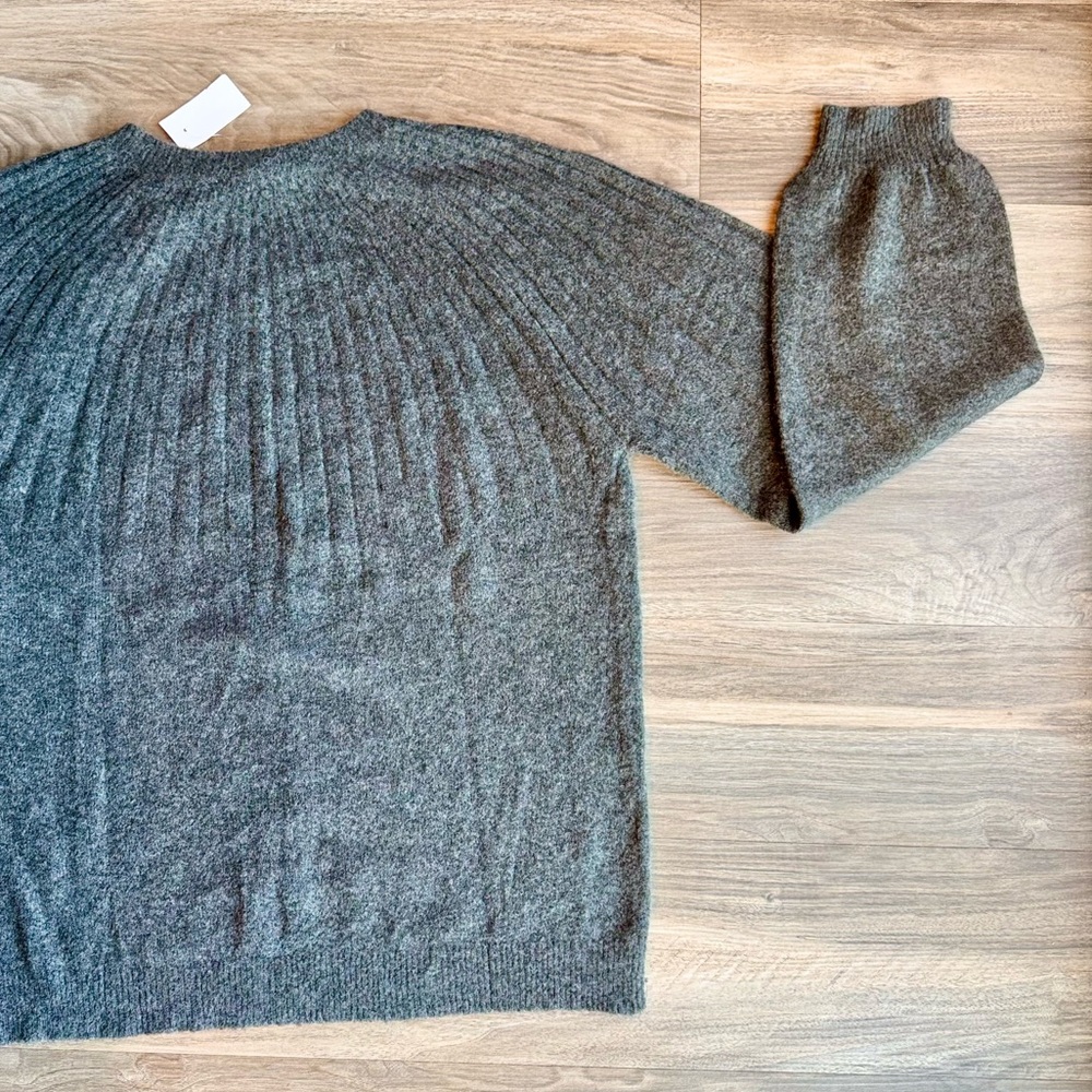 LOFT Ribbed Crewneck Sweater Shoulder Button Detail Gray‎ Medium - Picture 12 of 13